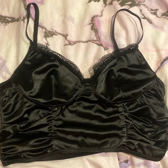 SHEIN BLACK CROP TOP - Picture 2 of 4